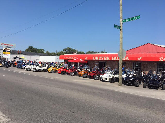 Dreyer Honda CanAm is a stocking Shoei helmet dealer in Indianapolis